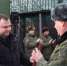 Юрий Слюсарь с военными. Фото из Telegram-канал Юрия Слюсаря - DonNews.Ru