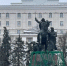В Ростове устанавливают новогоднюю елку на площади Советов - Панорама