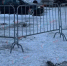 Фото к материалу: Вокруг пострадавшего от атаки БПЛА дома в Ростове установили металлические ограждения - DonDay.Ru